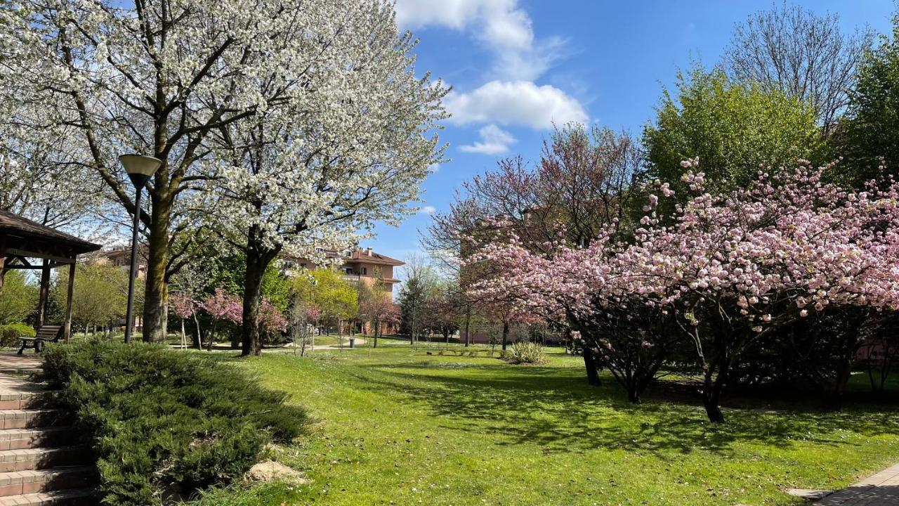 Pacy - Park City Home San Giuliano Milanese Bagian luar foto